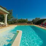 De L'amour By Interhome