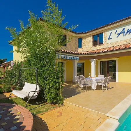 De L'amour By Interhome