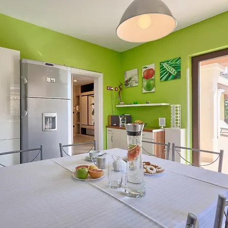 De L'amour By Interhome