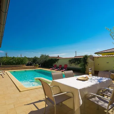 De L'amour By Interhome Vodnjan